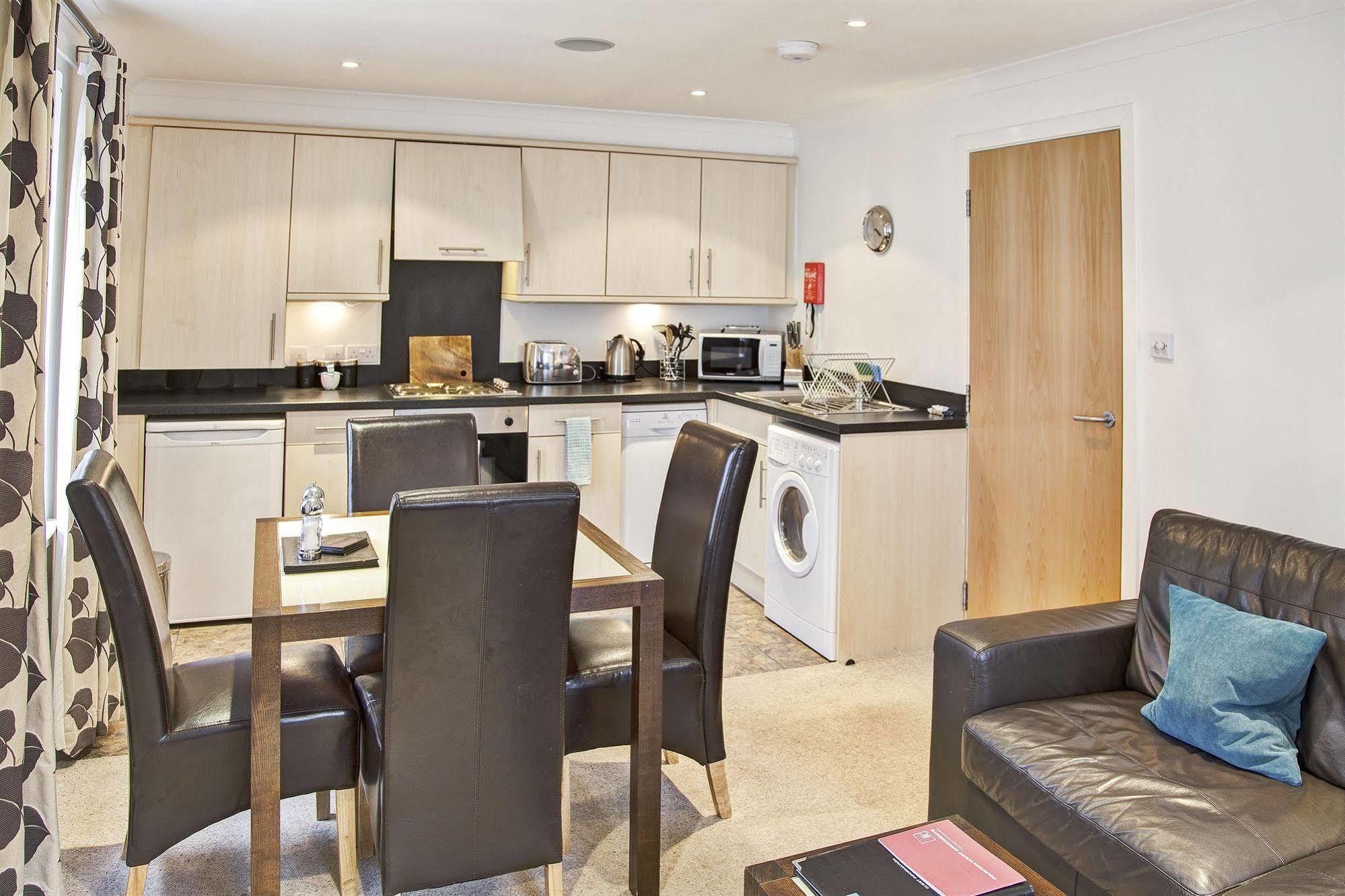 Fountain Court Apartments - Grove Executive เอดินบะระ ภายนอก รูปภาพ