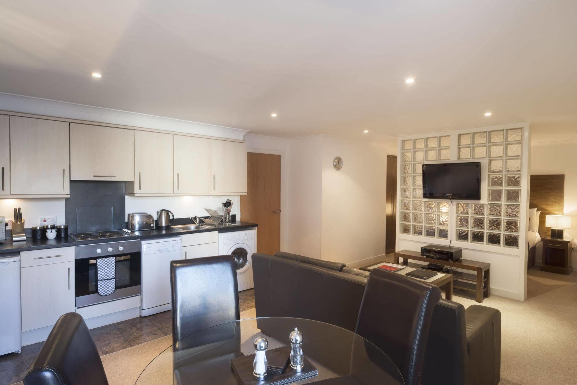Fountain Court Apartments - Grove Executive เอดินบะระ ภายนอก รูปภาพ