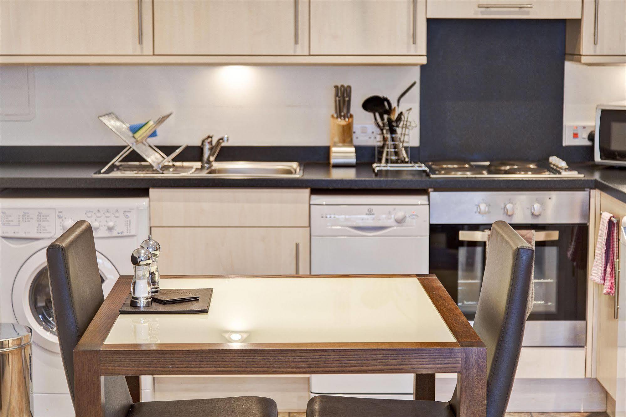 Fountain Court Apartments - Grove Executive เอดินบะระ ภายนอก รูปภาพ