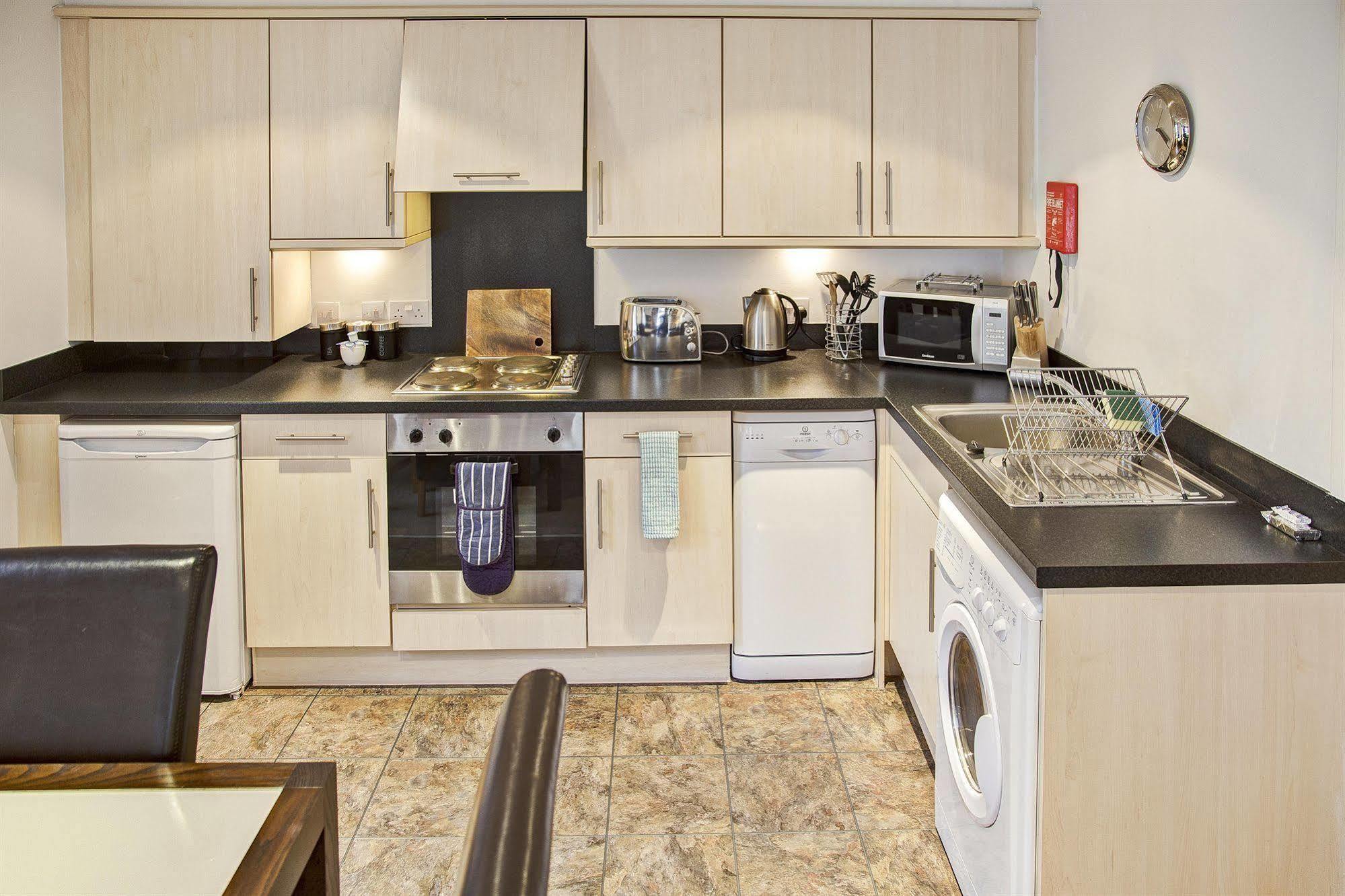 Fountain Court Apartments - Grove Executive เอดินบะระ ภายนอก รูปภาพ